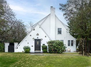 28 Mitchell Rd, Port Washington, NY 11050