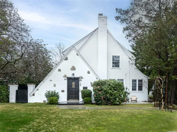 28 Mitchell Road, Port Washington, NY 11050