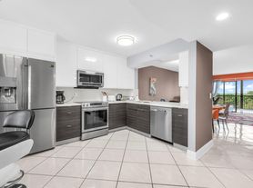 14475 Strathmore Ln