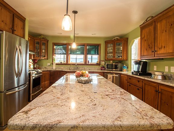 3rd image of 520 Popham Ln