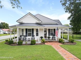 300 E Hargett St, Richlands, NC 28574