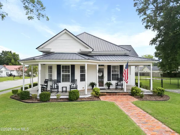 300 E Hargett Street, Richlands, NC 28574