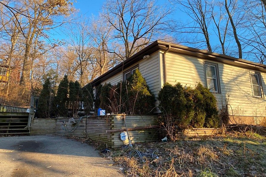 1st image of 602 Menominee Dr