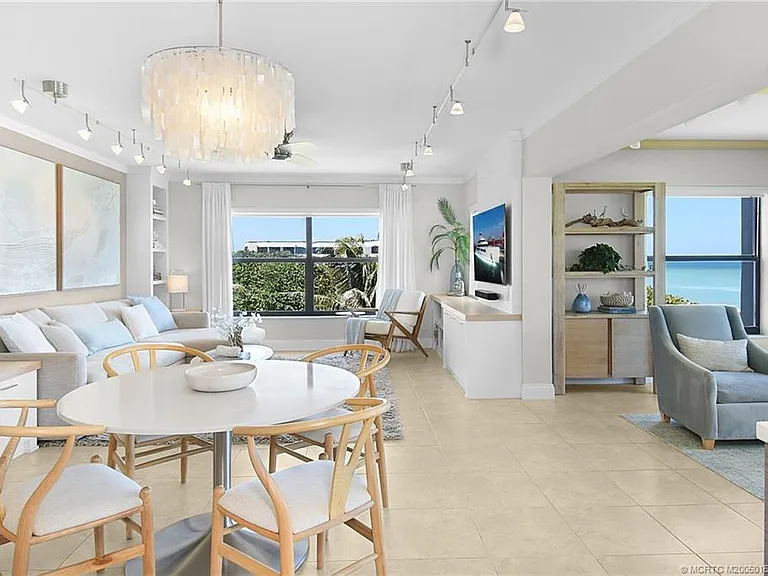1289 NE Ocean Blvd #11 — Photo 35
