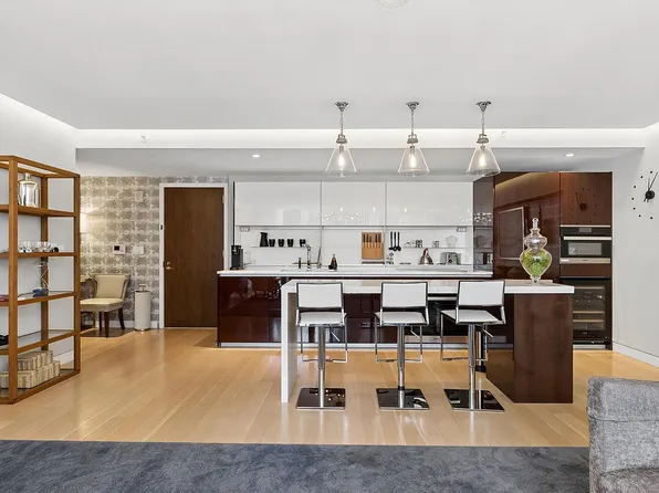 135 W 52nd St APT 30B, New York, NY 10019