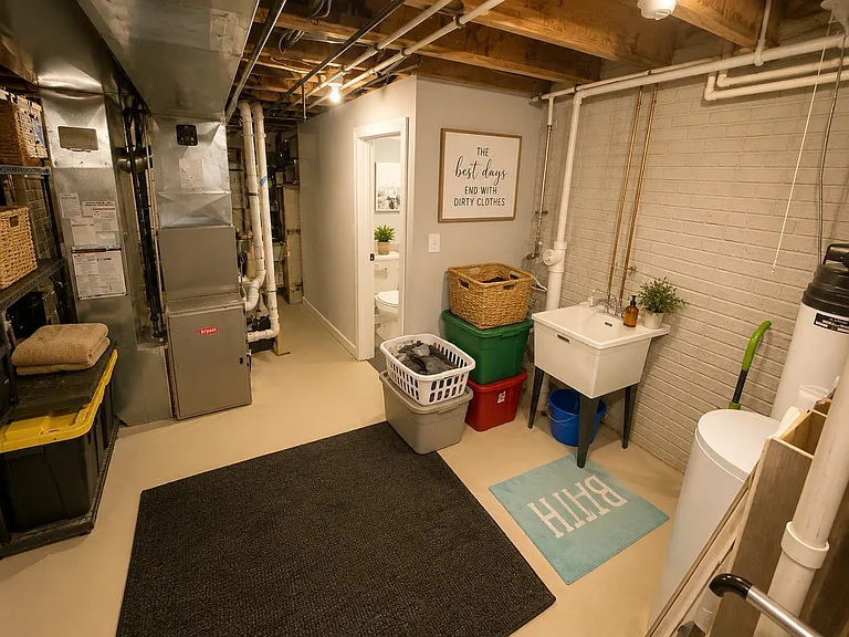 W143N9638 Amber Dr — Photo 17