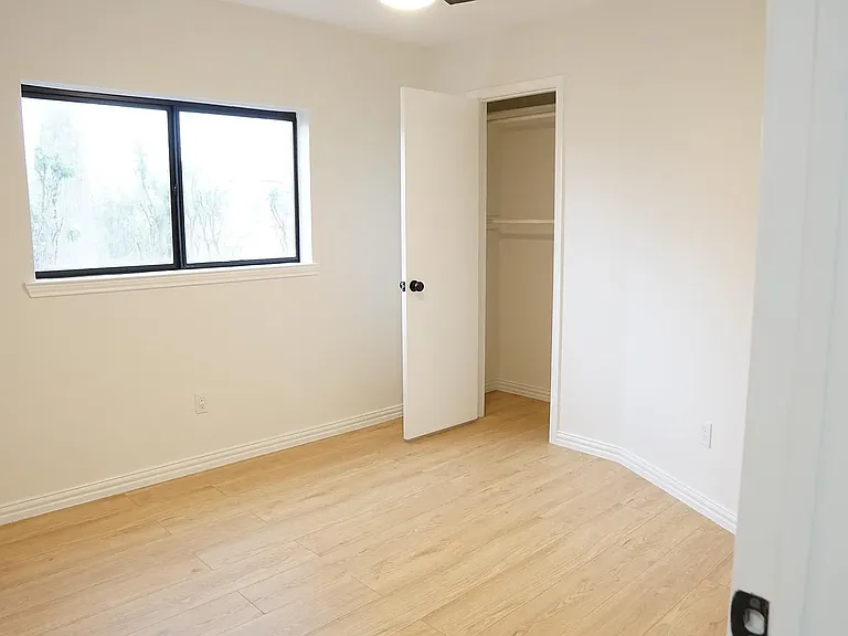 6033 Frontier Ln — Photo 7