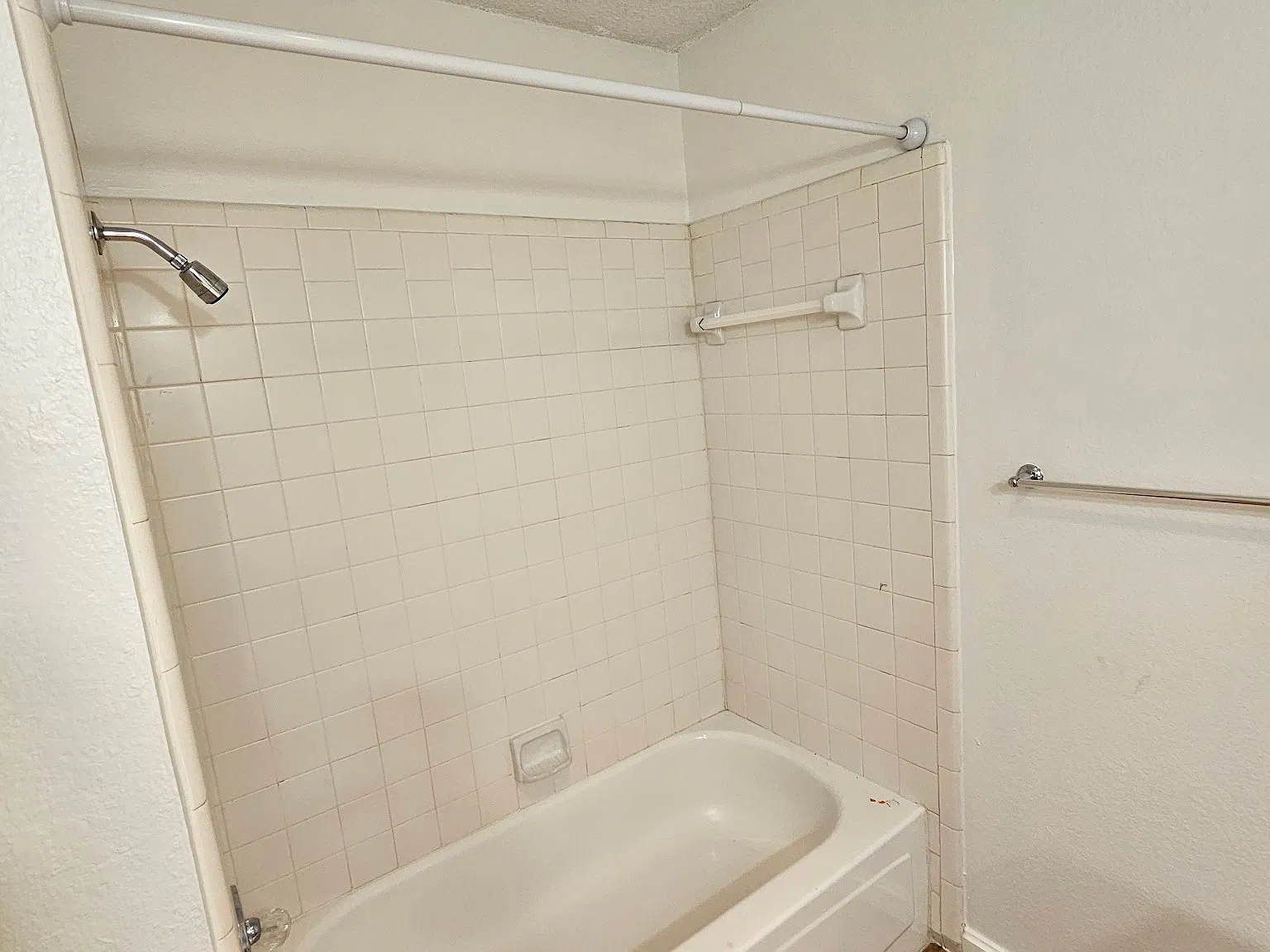 3 bed, 1257 sqft, $2,100 — Photo 3