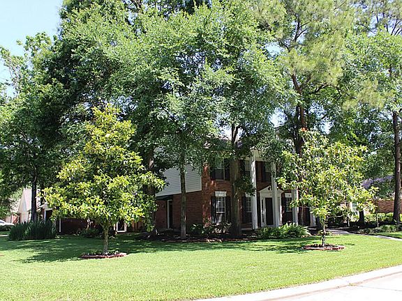 Large corner lot on quiet cul-de-sac