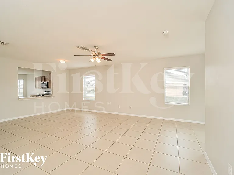 625 SW 25th Ter — Photo 3