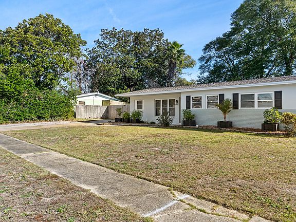 2nd image of 220 Lee Dr