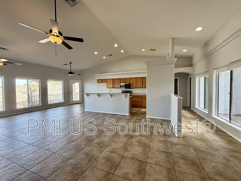 2917 Desert Vista Dr — Photo 8