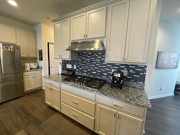 5th image of 43546 Chancellor Ln