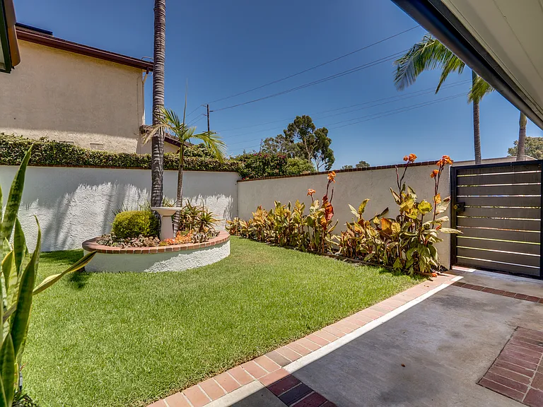 7201 Slater Ave — Photo 6