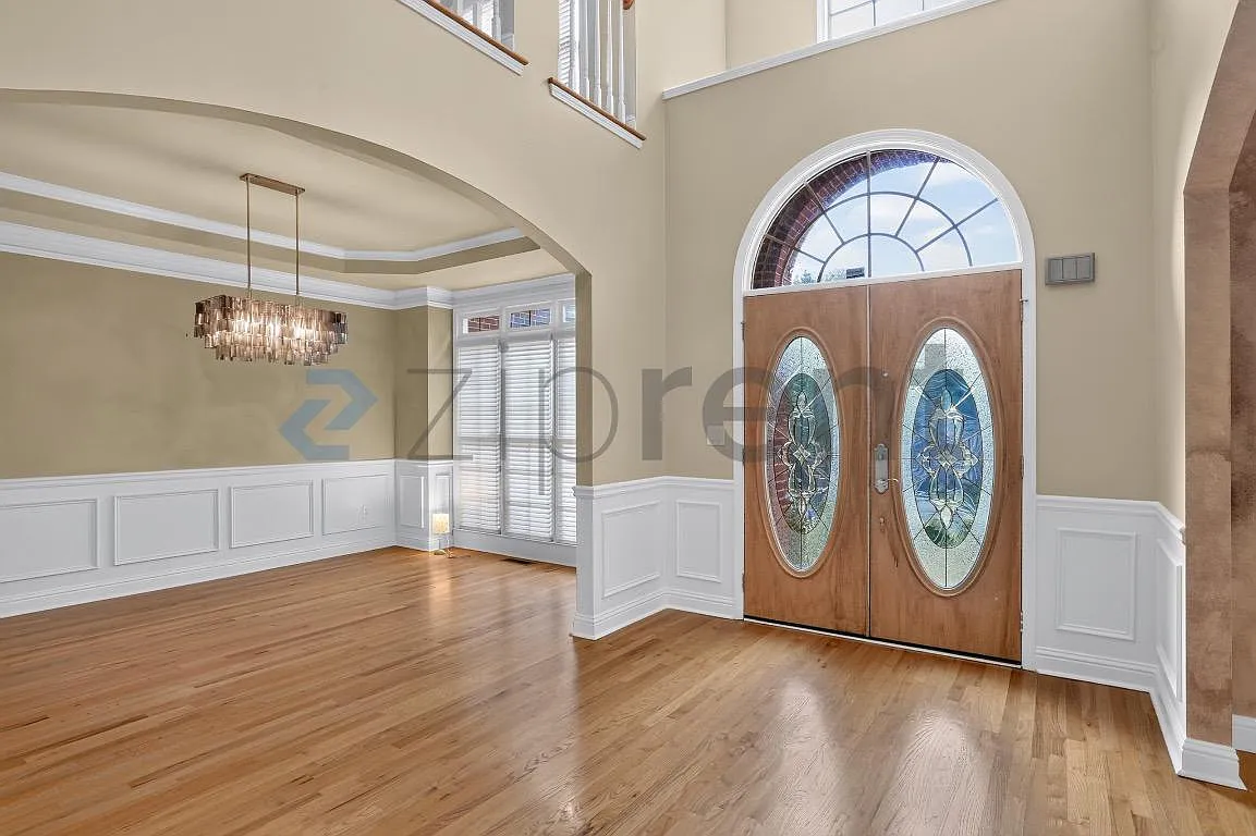 4 bed, 4500 sqft, $4,290 — Photo 4