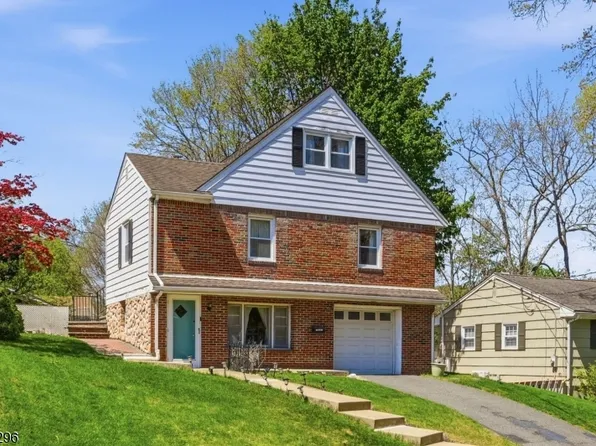 31 Dacotah Ave, Oakland Boro, NJ 07436