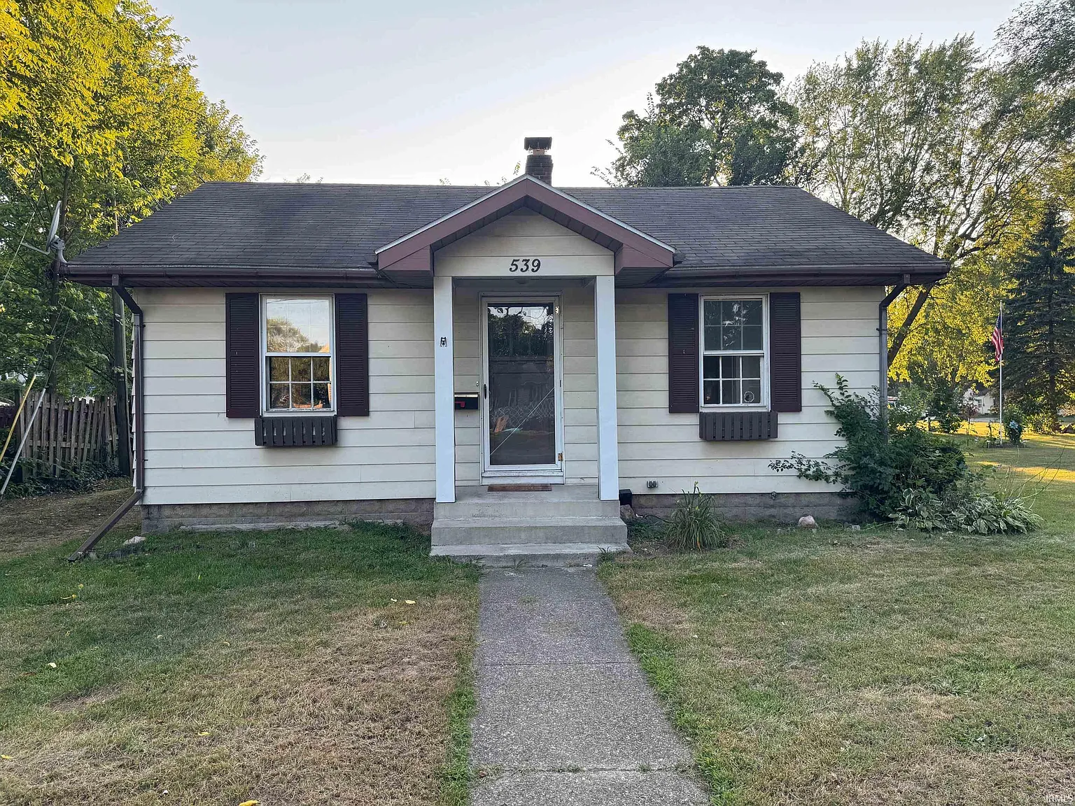 4 bed, 1.0 bath, 1325 sqft, $1,495 — Photo 1