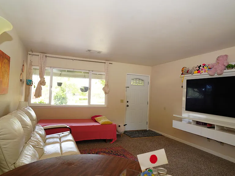 639 Sonoma Ave — Photo 4