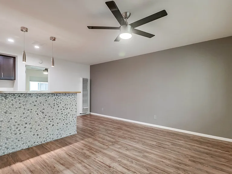 1024 Turquoise St #L — Photo 5