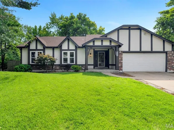 1035 Rosary Tree Ct, Florissant, MO 63031