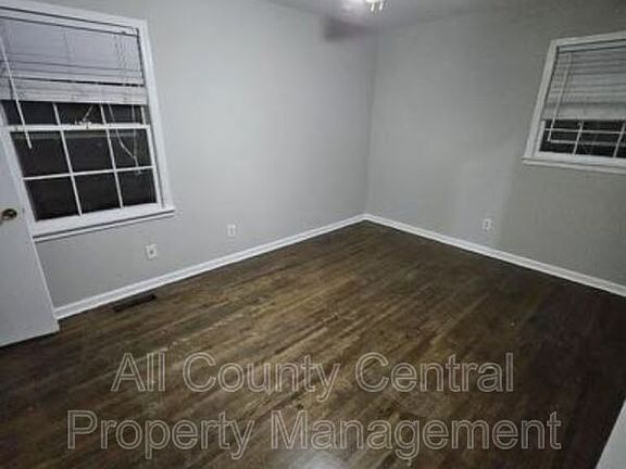 3rd image of 1405 4th Pl NW