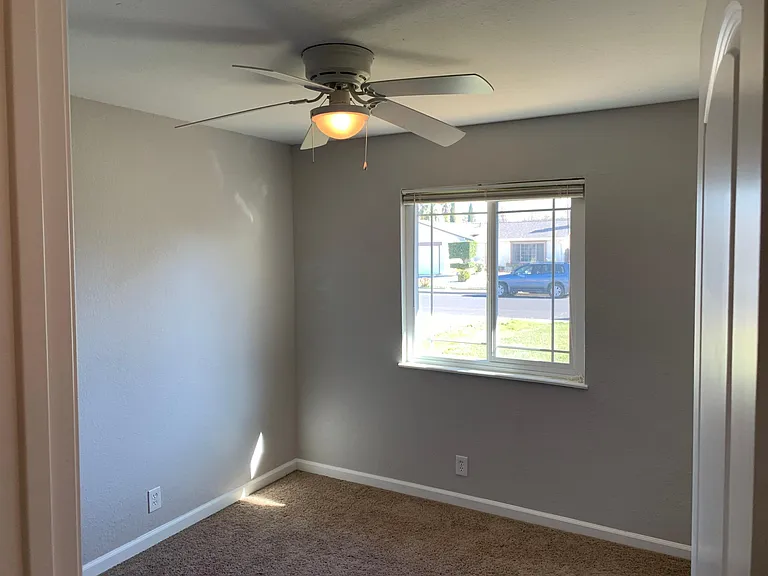 124 Danvers Ct — Photo 10
