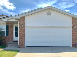 606 Oakbrook Ave, Chatham, IL 62629