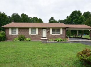129 Boxwood Ln, Mount Airy, NC 27030