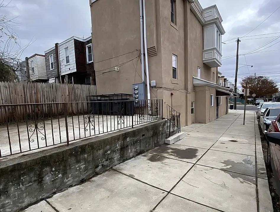 Building Photo 5