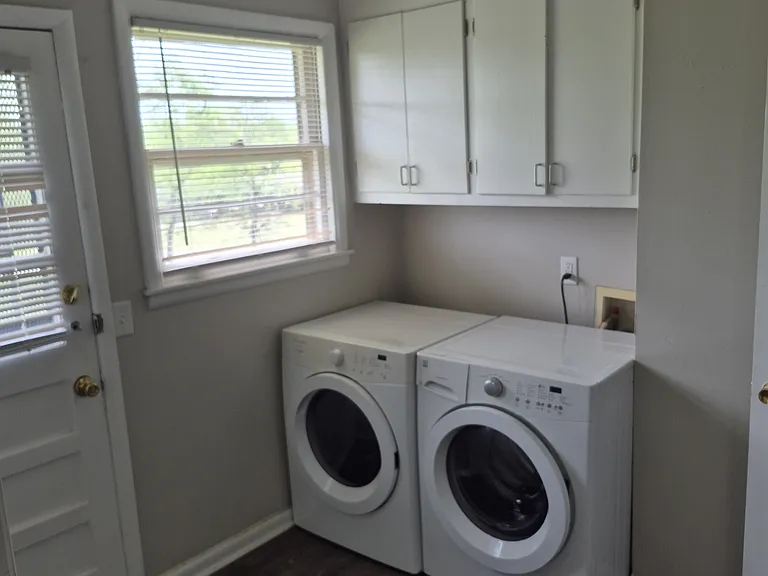 wash room off of kitchen