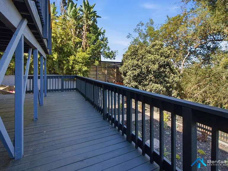 2433 Hines Dr — Photo 20