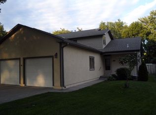 2611 Riverside Dr, Grand Island, NE 68801