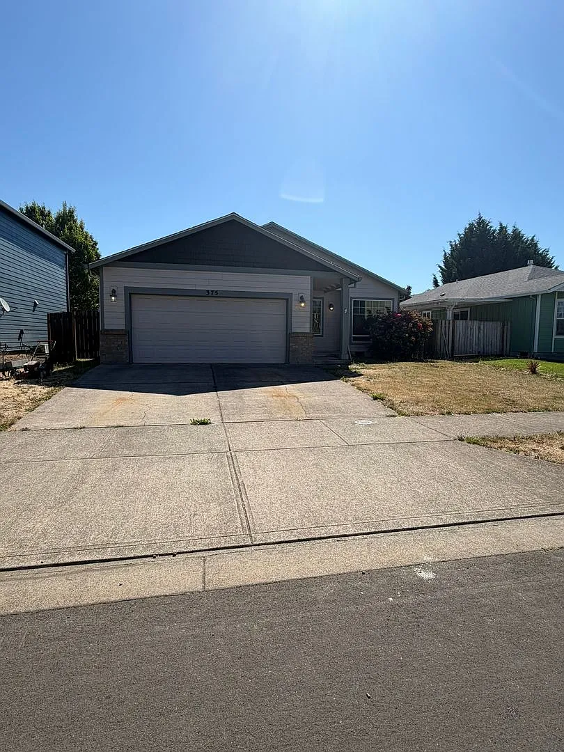 4 Bedroom House near Timber Ridge school! — Photo 2