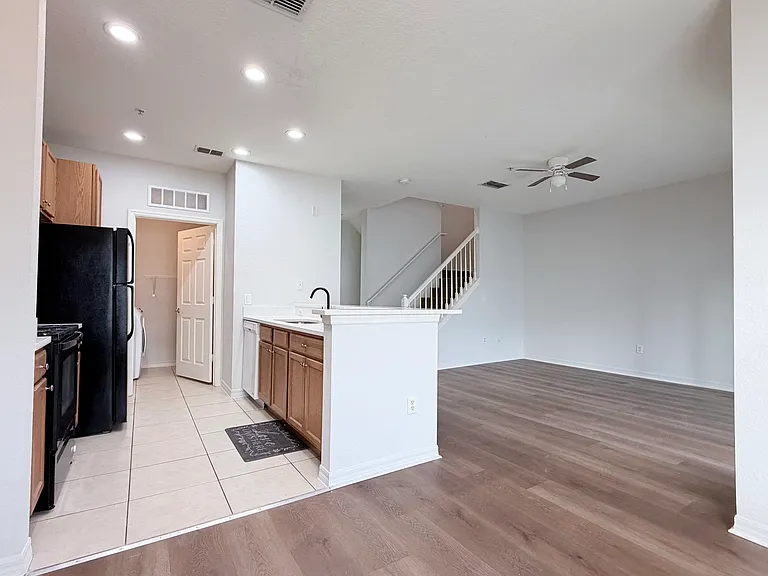 2334 Grand Central Pkwy #17 — Photo 12