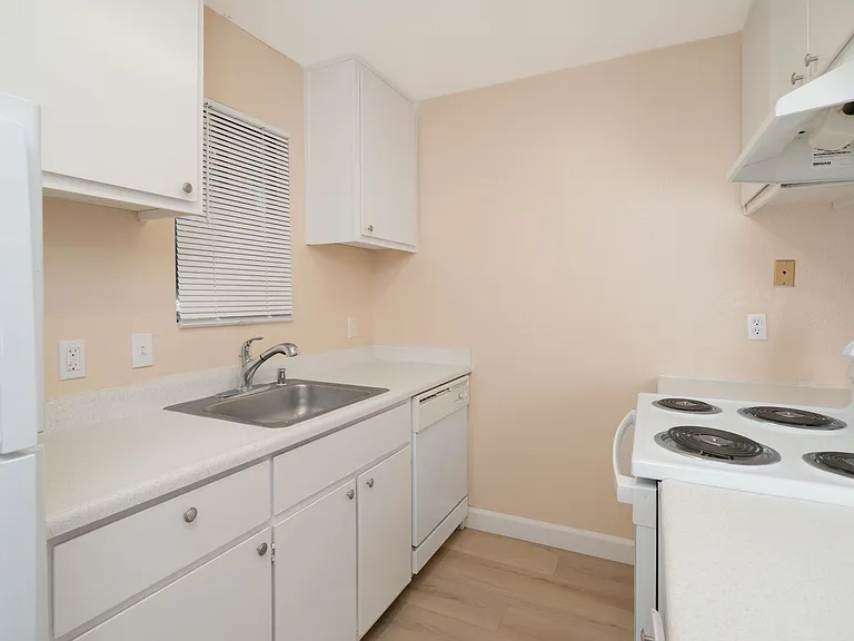 7456 Sandalwood Dr — Photo 6
