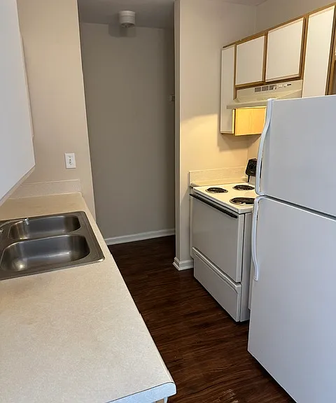 131 N Wheeless Dr #L — Photo 3