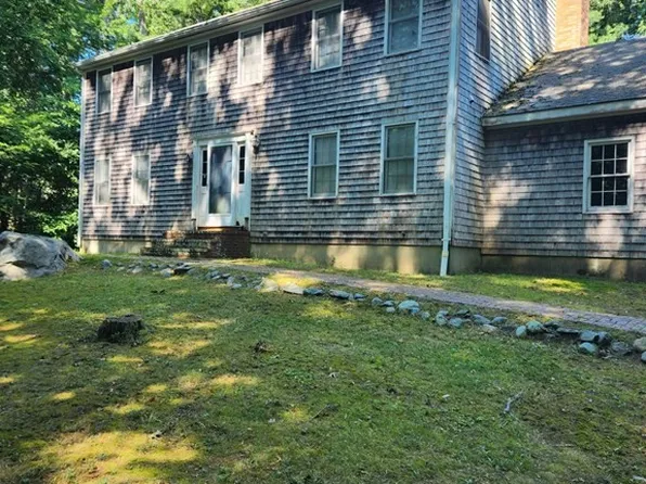 29 Heritage Hill Dr, Lakeville, MA 02347