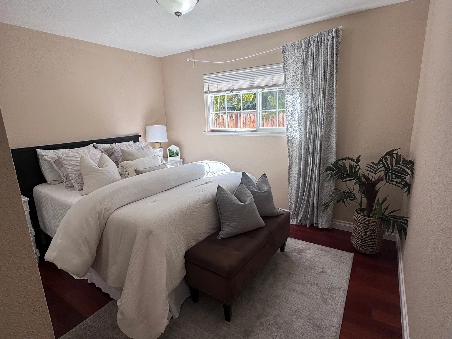 4 bed, 1700 sqft, $6,800 — Photo 4