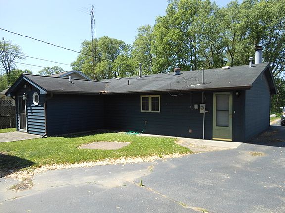 3rd image of 1909 Lakewood Dr