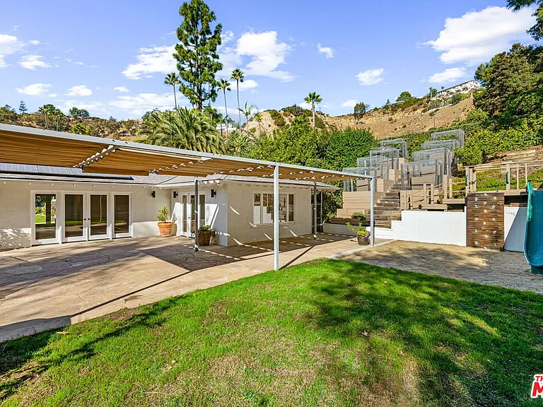 1836 N Doheny Dr — Photo 38