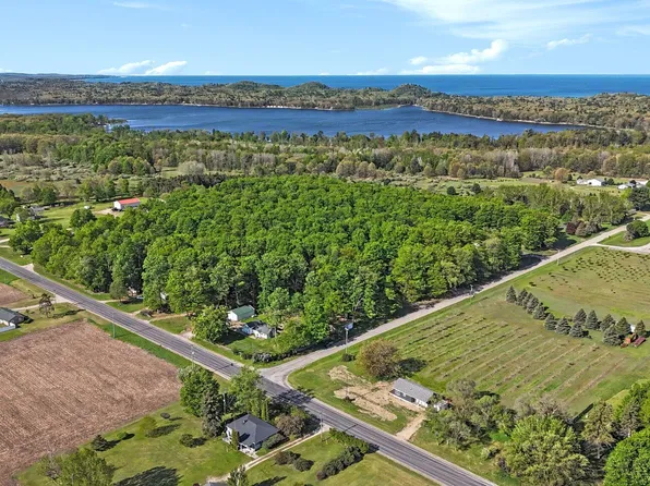 6193 S Pere Marquette Hwy, Pentwater, MI 49449