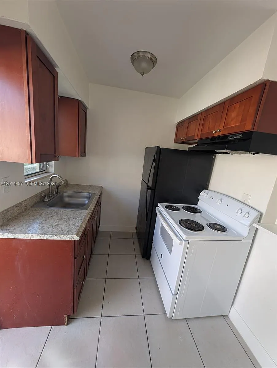 Building Photo - 1270 NE 139th St #2