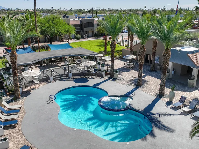 Revel in the radiant Arizona sun with loved ones or find your personal paradise on our vast sundeck in an exhilarating outdoor oasis.