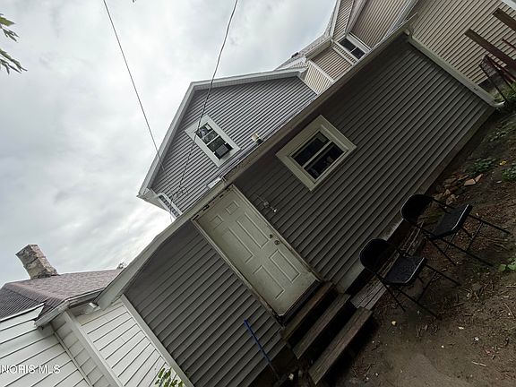 2nd image of 1050 Harding Dr