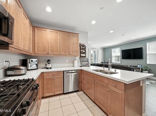 586 Pioneer St, Camarillo, CA 93010