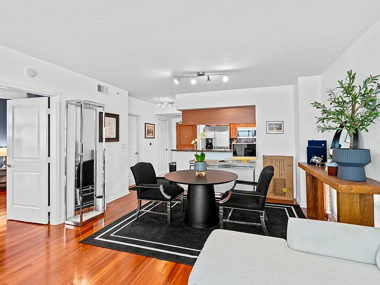 347 N New River Dr E #606 — Photo 9