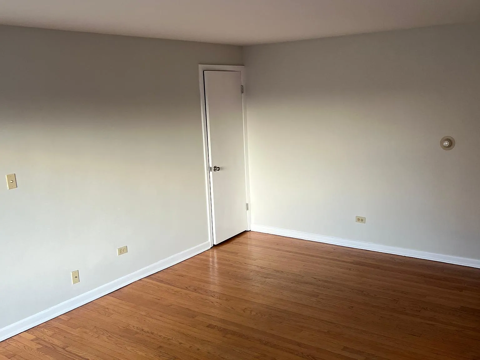 437 Graceland Ave — Photo 2