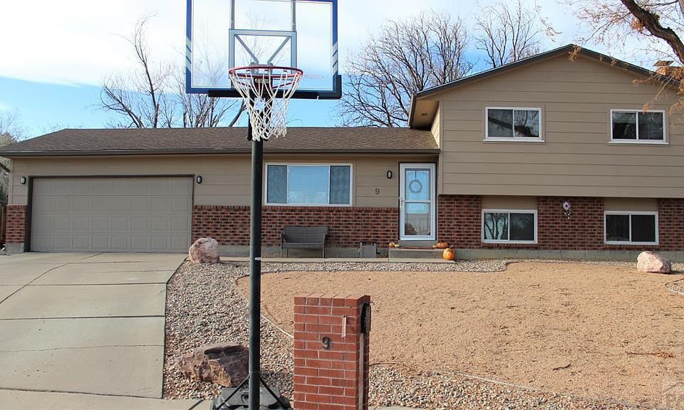 1st image of 9 Hampton Ln