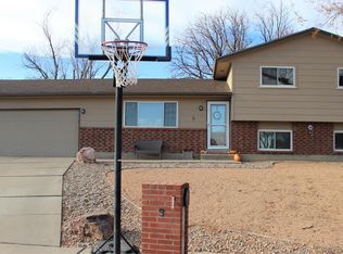 9 Hampton Ln, Pueblo, CO 81001