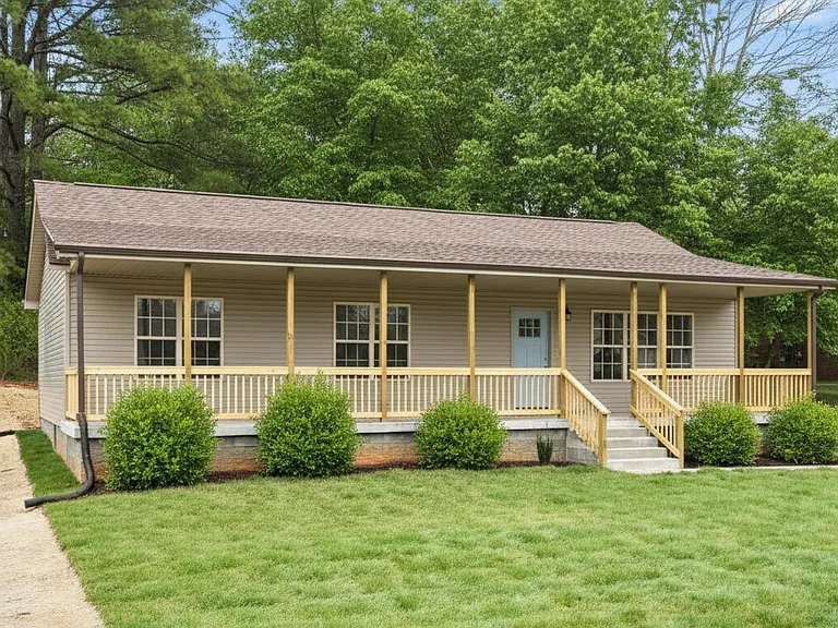 457 Reeves Dr — Photo 2
